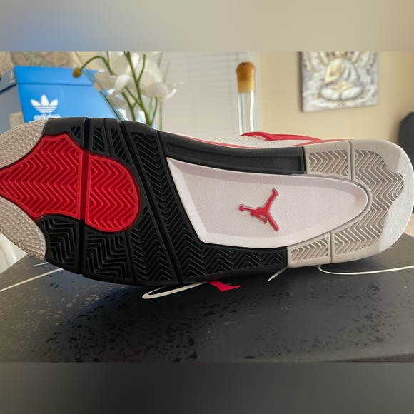 Jordan 4 retro red cement main image 4